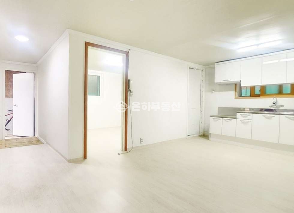 경기 수원장안구 조원동 마당O,지하 냄새X, 안방 넓은 가성비 반지하 투룸 월세 매물번호 10303 사진 1