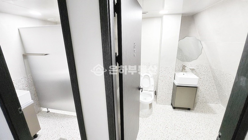서울 강남구 논현동 언주역, 신논현역 도보 가능 ,옥탑+테라스, 주차가능 월세 매물번호 10065 사진 7