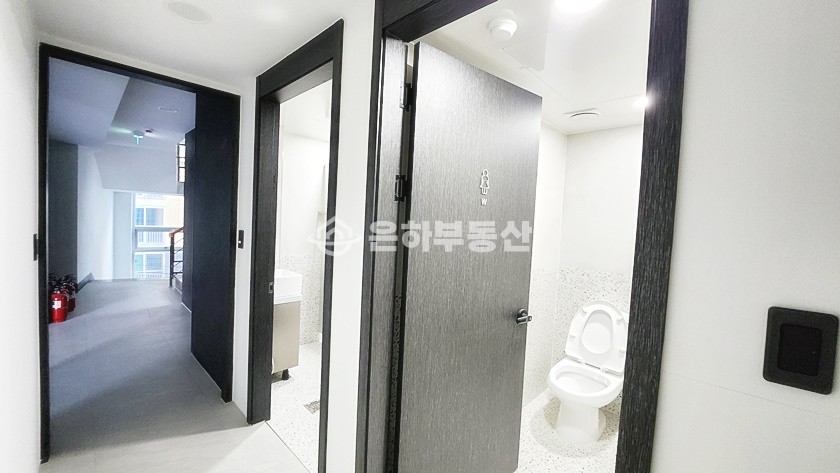 서울 강남구 논현동 언주역, 신논현역 도보 가능 ,옥탑+테라스, 주차가능 월세 매물번호 10065 사진 8
