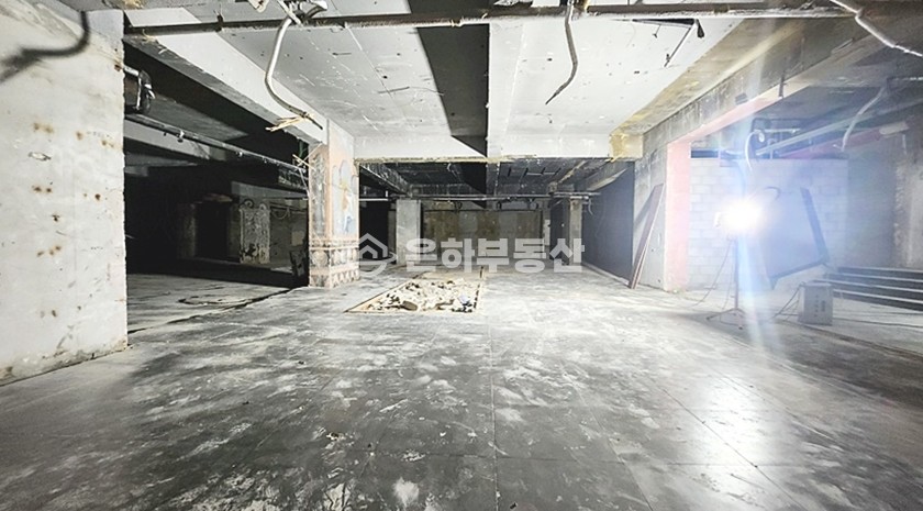 서울 용산구 한남동 이태원역 도보 4분 약 247평 대로변 무권리 월세 매물번호 10048 사진 2