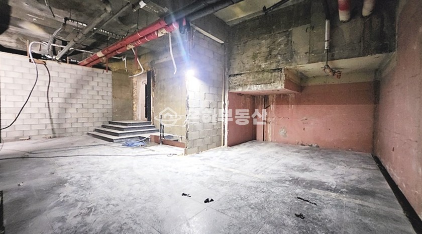 서울 용산구 한남동 이태원역 도보 4분 약 247평 대로변 무권리 월세 매물번호 10048 사진 3