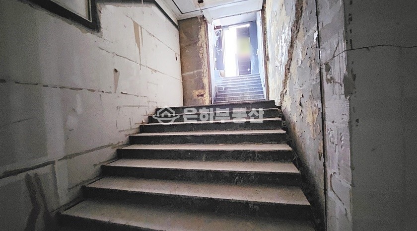 서울 용산구 한남동 이태원역 도보 4분 약 247평 대로변 무권리 월세 매물번호 10048 사진 7