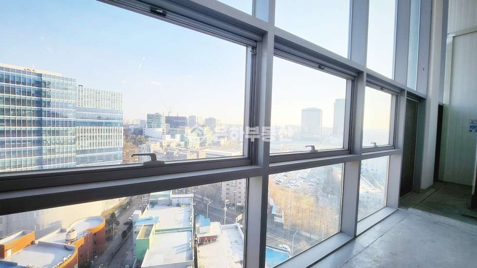 경기 수원영통구 원천동 층고6m 전용 27평 도어투도어 가능한 공장,사무실,창고 임대 월세 매물번호 10133 사진 10